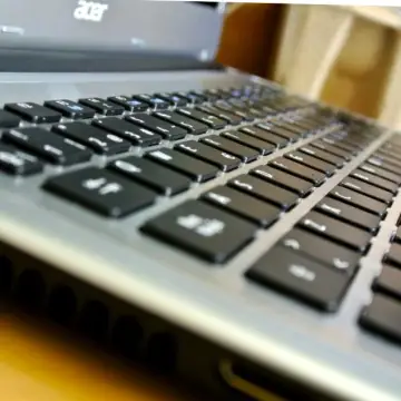 Asus VivoBook 15 8GB/512GB Red, quick handover — urgent sale