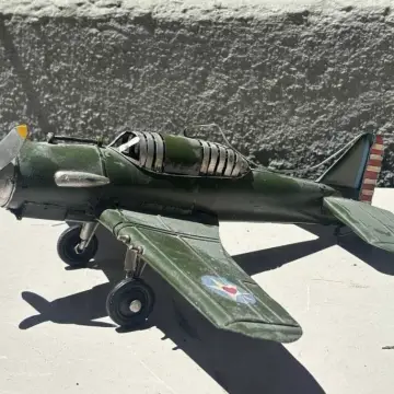 Avião em miniatura, preço negociável, detalhes por mensagem