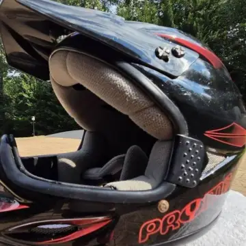 Casque de vélo, prêt à servir, propre et net, détails dispon