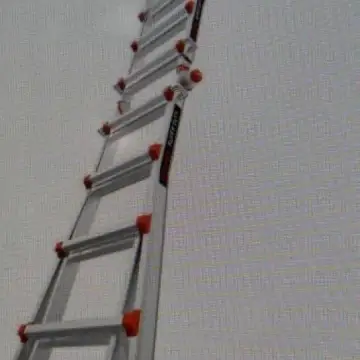 Escalera de mano, detalles disponibles por mensaje