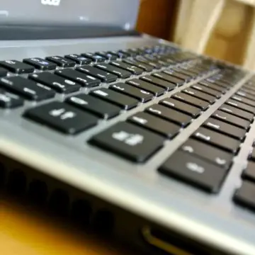 HP Pavilion 15 16GB/1TB Bleu, maison non-fumeur — en très bon état