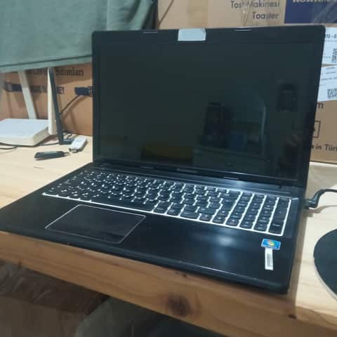 i7 işlemcili Lenovo marka laptop