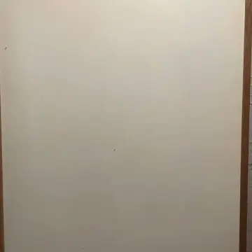 سبورة بيضاء، يعمل بشكل ممتاز، بعض الآثار لكنه متين