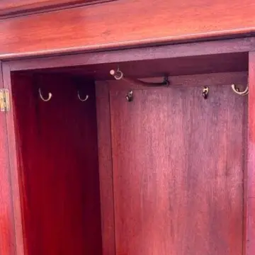 कपड़ों की अलमारी, धुएँ रहित घर, अधिक जानकारी विवरण में है