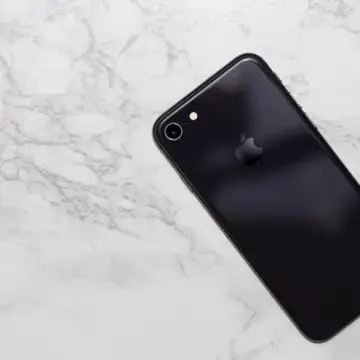 iPhone 12 64GB 红色 — 几乎全新, 来自无烟家庭