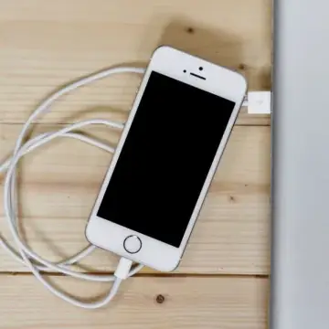 깨끗한 상태, 바로 넘겨드립니다 — iPhone 13 128GB 레드