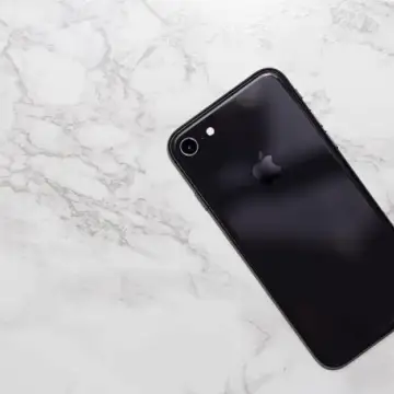 محافظ عليه — iPhone 13 64GB فضي, من المالك الأول