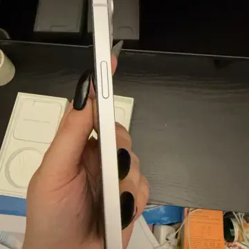 iPhone 14 128gB TR yurt içi kutusu ve 5 kılıfıyla temiz kullanılmış