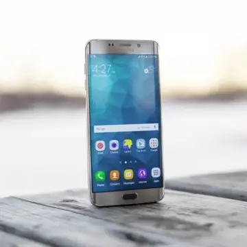 हमेशा सँभालकर रखा — Samsung Galaxy A54 128GB सफ़ेद, तुरंत बिक्री