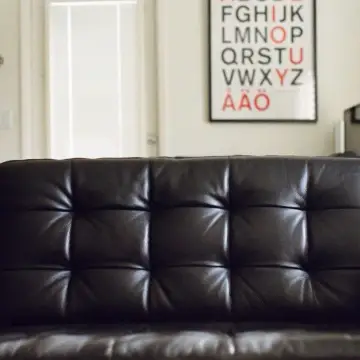 Sofa, od ręki do odbioru — praktycznie nowy