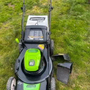 Tondeuse à gazon, peu servi, plus de détails dans l annonce